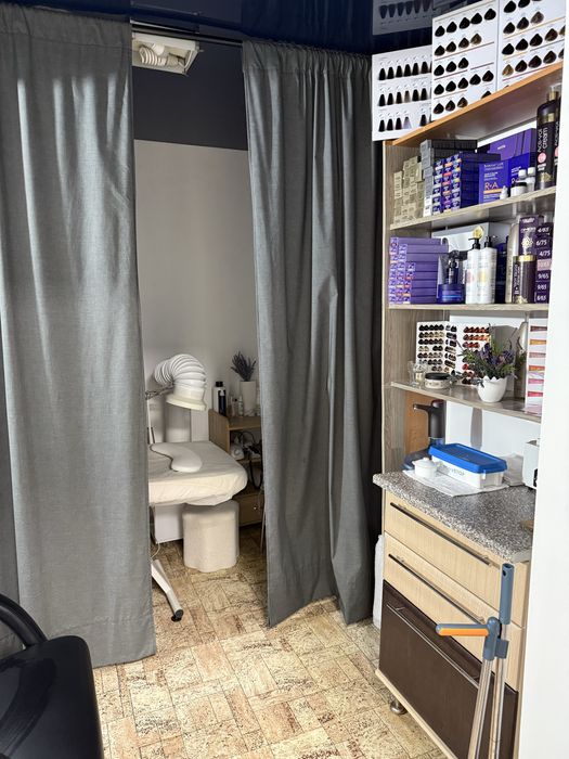 Продаю приміщення 38м2 разом з гаражем 30м2 +0.0209 га землі