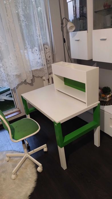 Biurko ikea z nadstawką i krzesłem zestaw