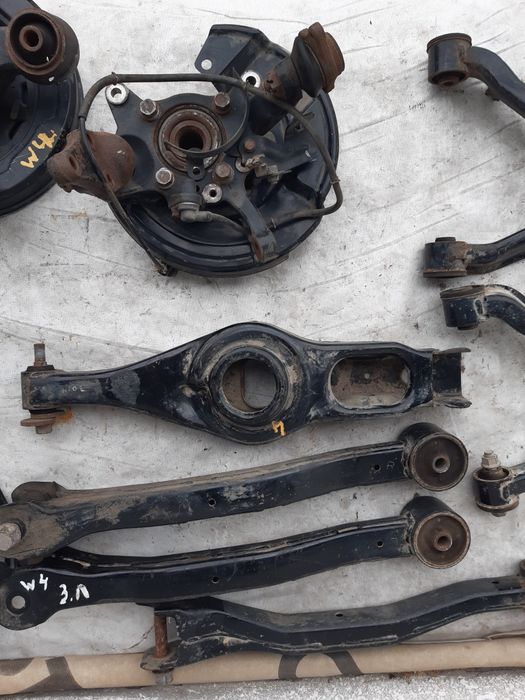 Цапфа Mitsubishi Paqero Wagon 4 3.0  поворотний кулак ричаг задній