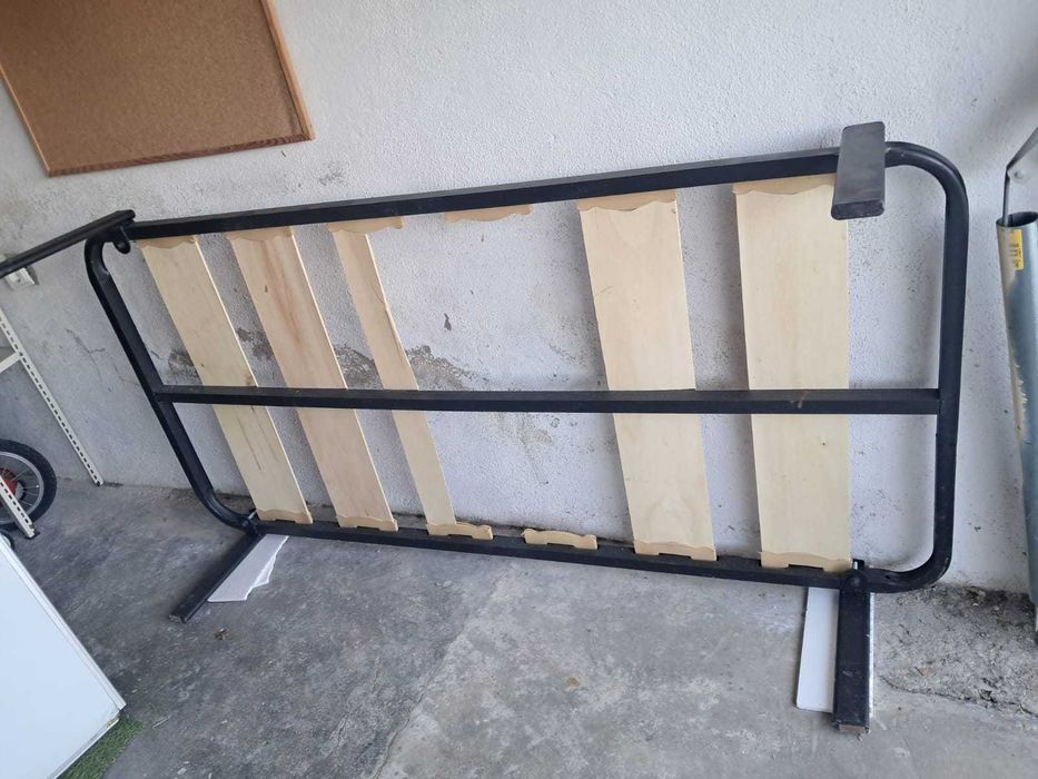 Cama de solteiro ferro preto