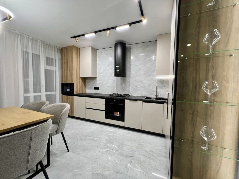 2кім. квартира в новобудові з ремонтом меблями та технікою