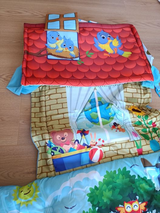 Mata edukacyjna z funkcją domku