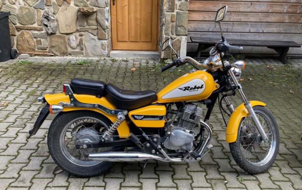 Honda Rebel 125 żółta