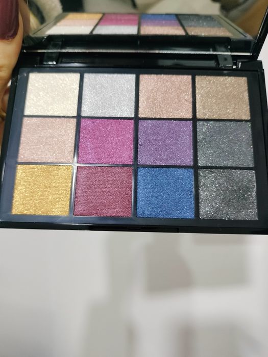 Vende-se conjunto de maquilhagem novo da marca Kiko Milano