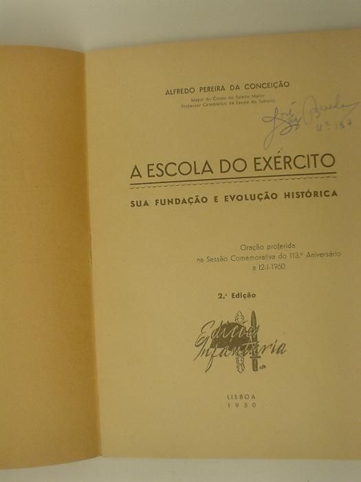 2 Livros : A escola do exercito e serviços sociais das forças armadas