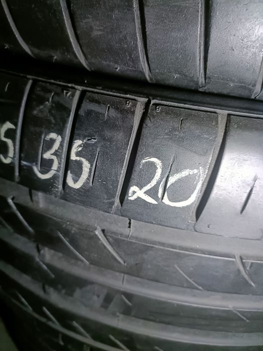 Pneus  275/35/20
