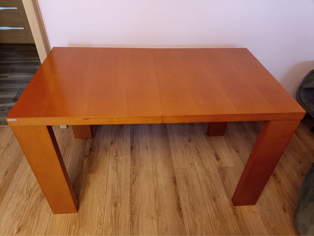 Sprzedam stół (krzesla gratis)