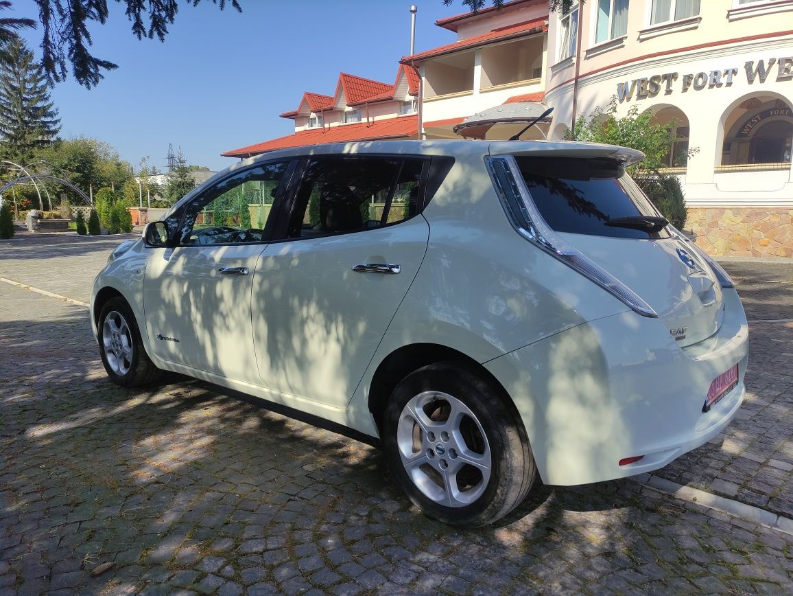 Продам Nissan Leaf 2012