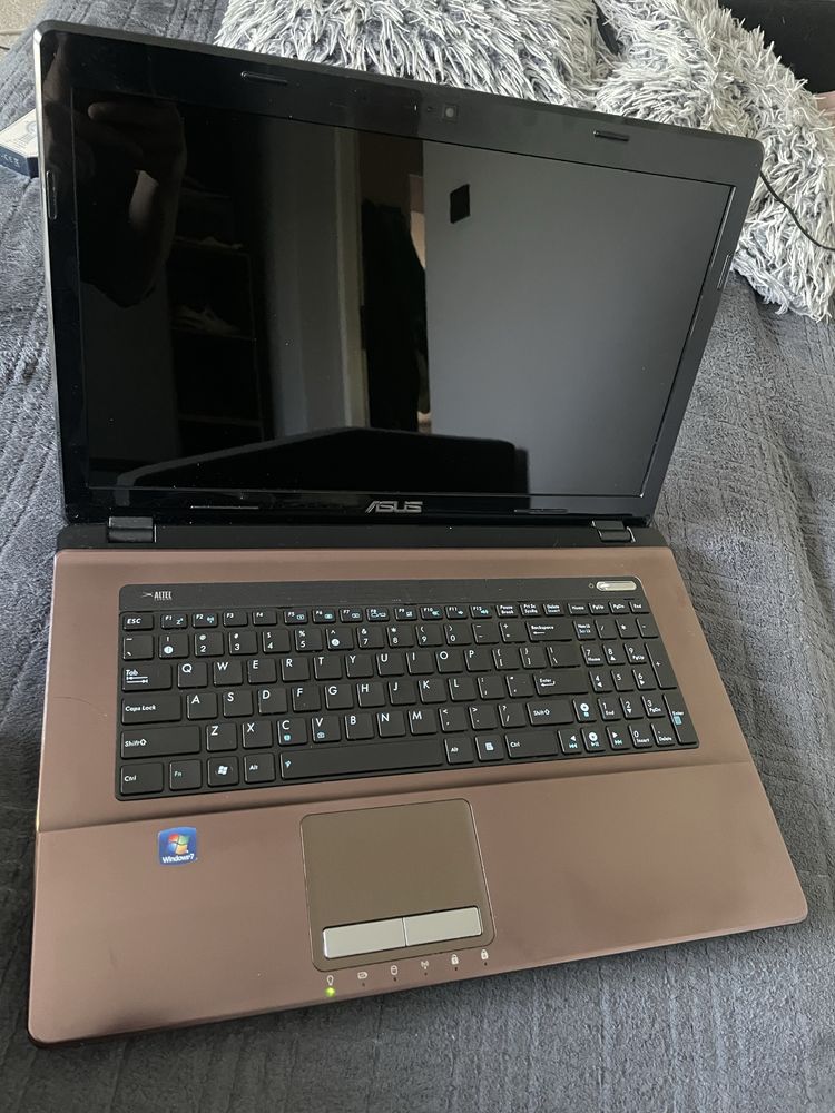 Laptop asus X73e 17,3”