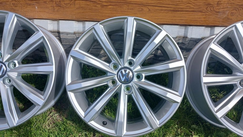Оригінальні диск титани Passat B8 LONDON 5/112 R17 vag