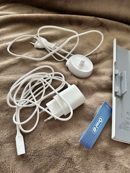 Etui podróżne oryginalne na szczoteczke Oral-B BRAUN + koncowka