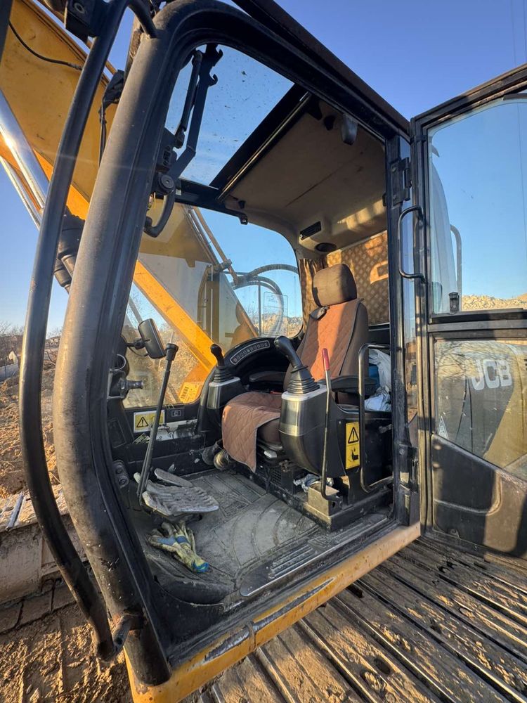 Гусеничний екскаватор JCB 240 ls