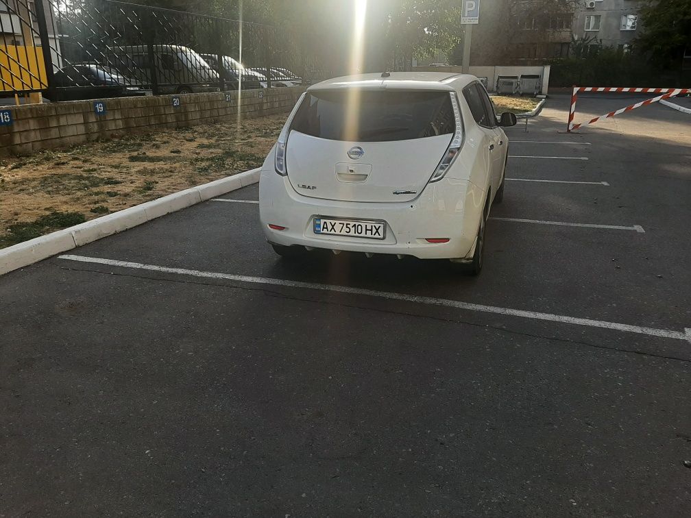 Продам Nissan Leaf 30 кВт, 2016