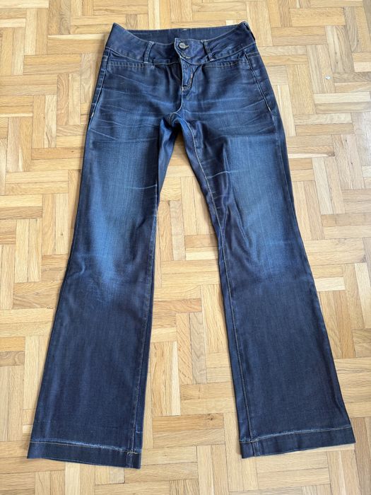 Dżinsy damskie z połyskiem