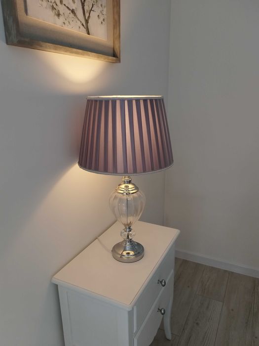 Lampka stołowa elegancka