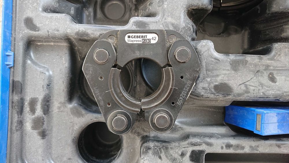 Opaski zaciskowe GEBERIT Mapress d42 i d54 ze szczękami ZB203A