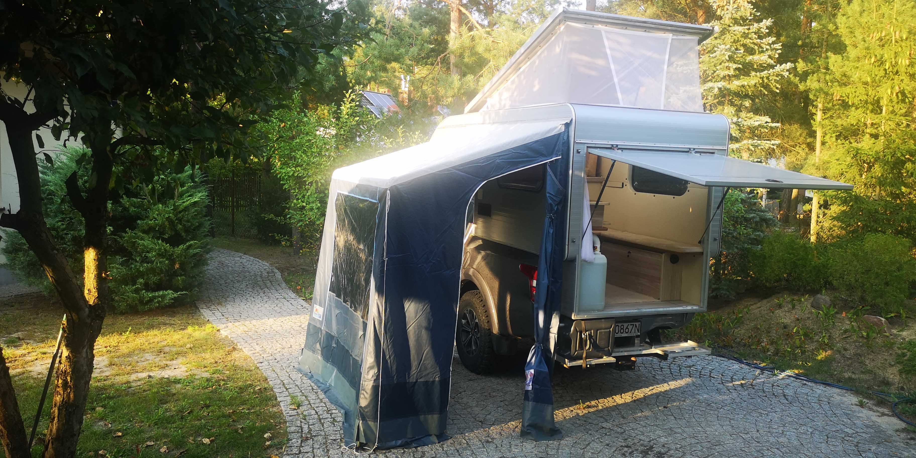 Zabudowa kempingowa na samochód pick up, camper 4x4, kamper kempingowy