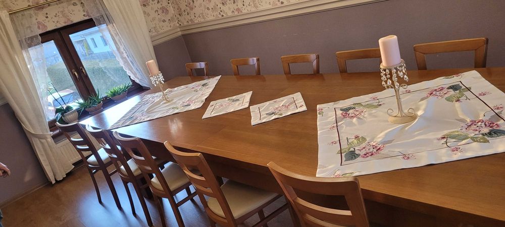 Duży stół do jadalni