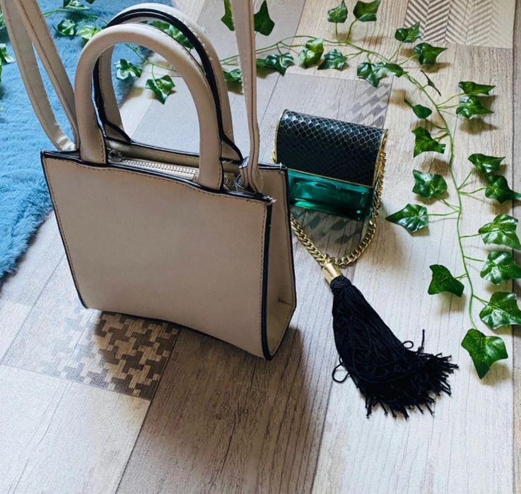 Mała sztywna szara torebka Bershka