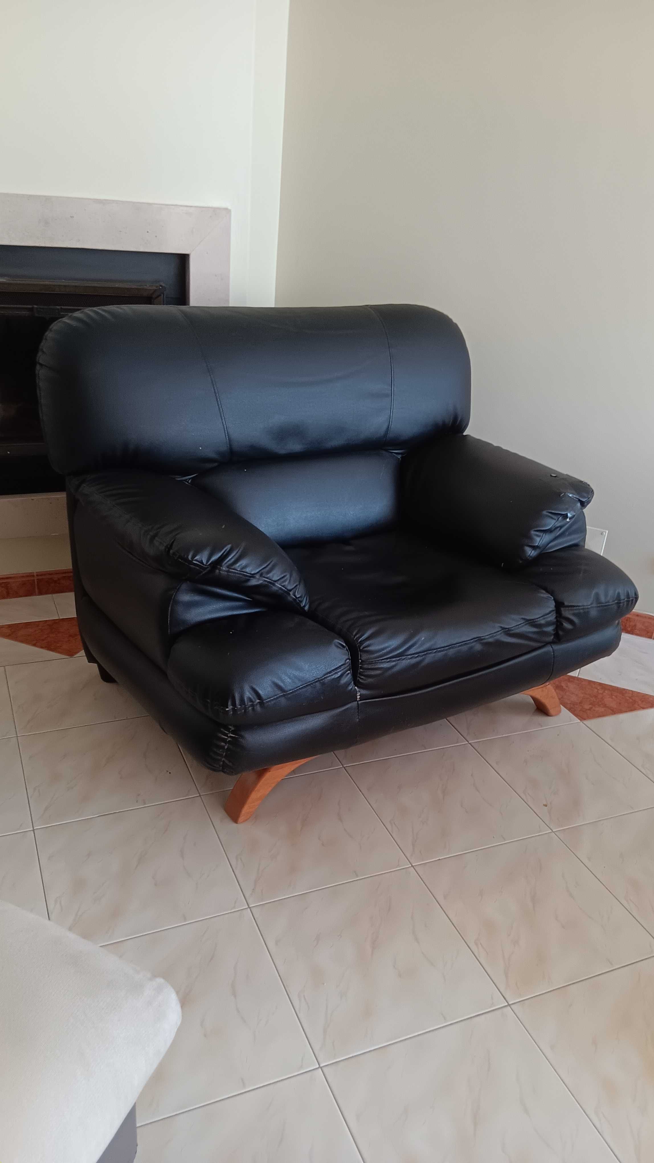 Sofá Preto em pele 1 lugar