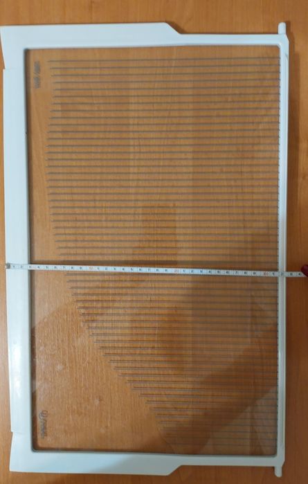 Продам полки б/у на холодильник Indesit.