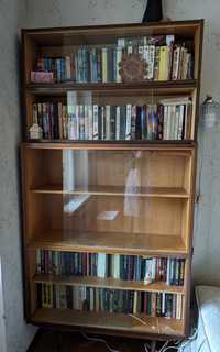 Книжкова шафа і дві полиці