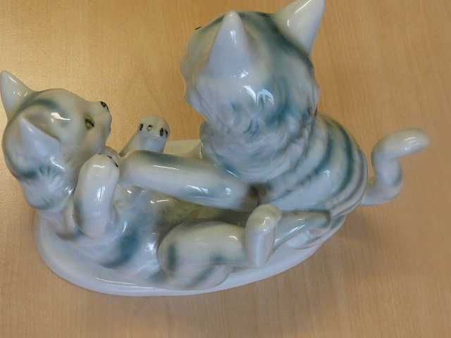 Ebeling & Reuss Co. Erphila Germany Kotki figurka porcelana sygnatura