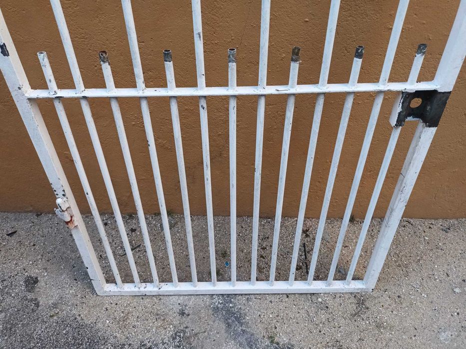 Portão de exterior em ferro (95cm x 173cm)
