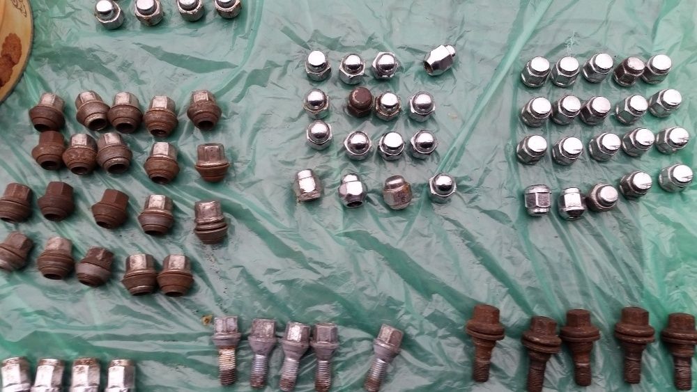 Śruby , Nakrętki do felg Honda, Chrysler, Toyota, Ford, Audi, Vw itd.