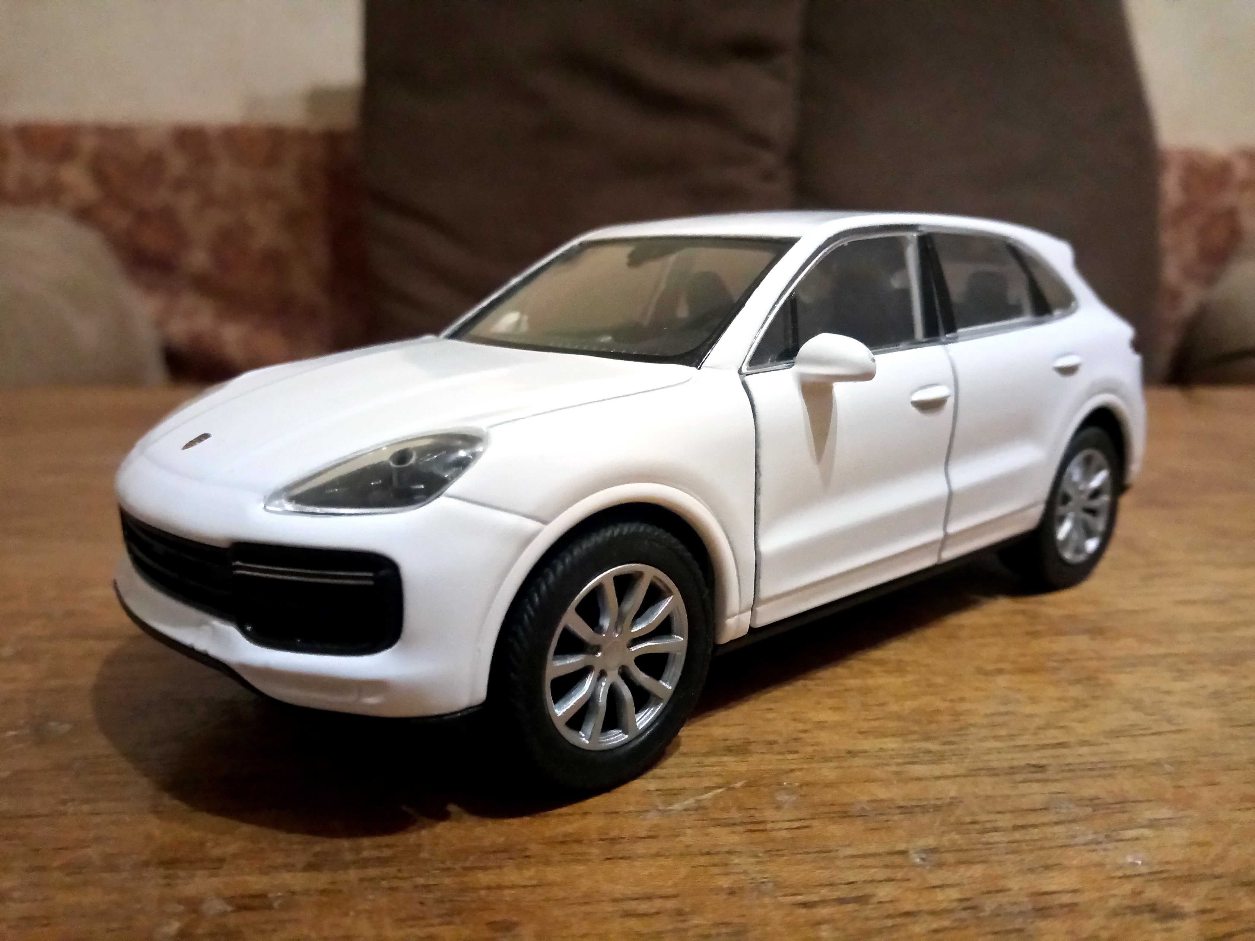 Porsche Cayenne Turbo 1/32 (WELLY)