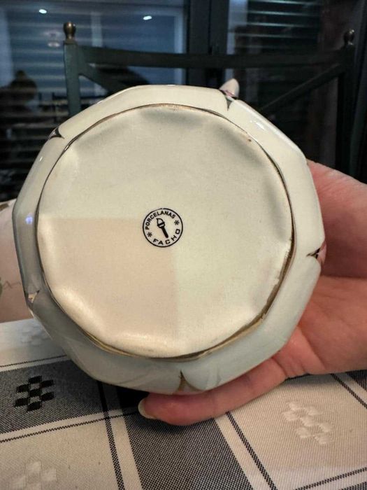 Vendo conjunto de peças em porcelana decorativas antigas