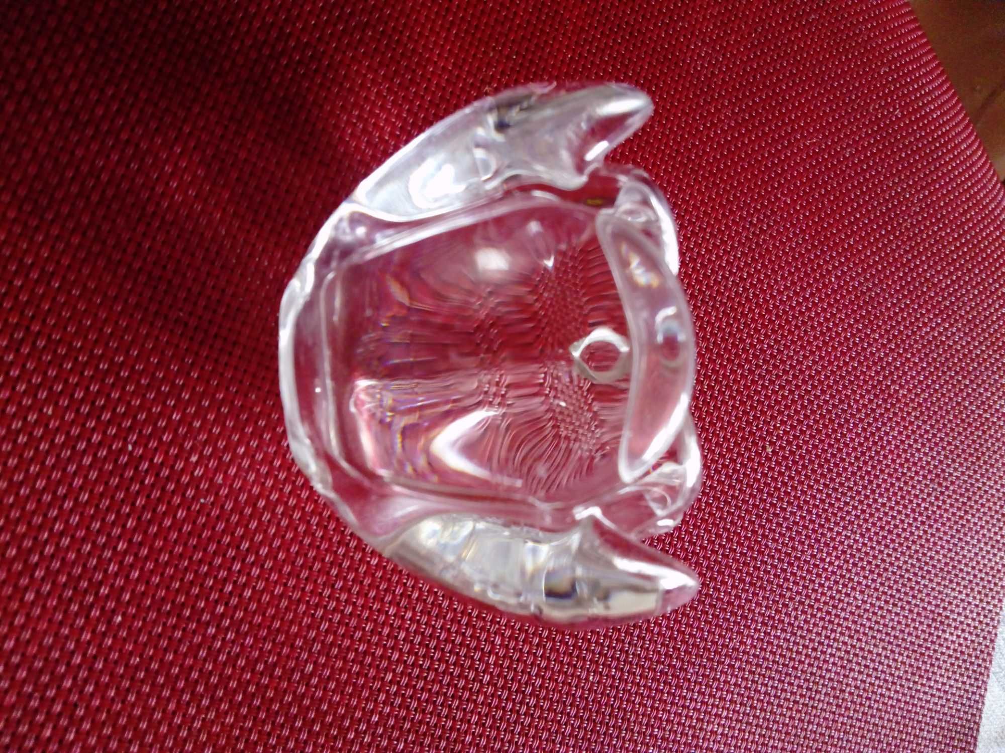 świecznik szklany w kształcie rózyczki- 2 szt