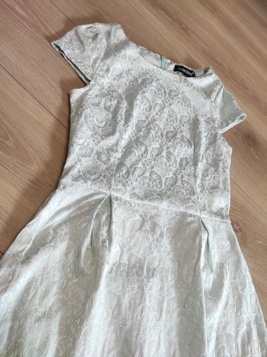 Elegancka ołówkowa sukienka miętowa komunia chrzest wesele XS S 34 36