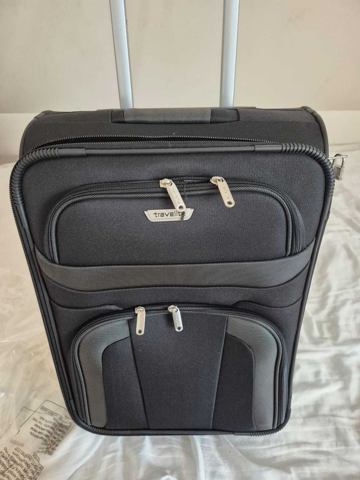 Nowa walizka bagażowa Travelite Czarna 37 litrów