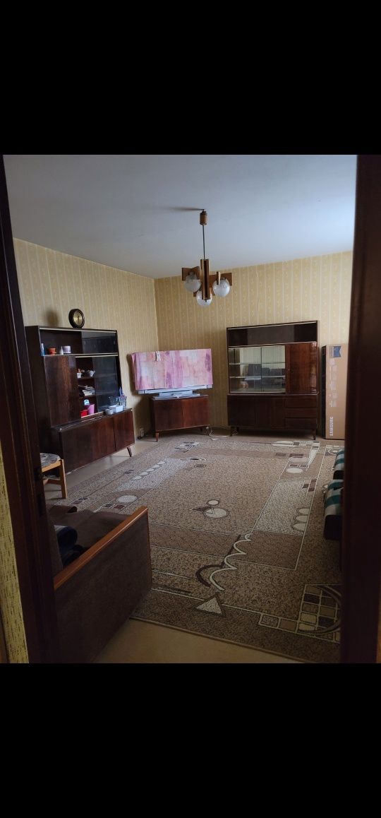 БЕЗПЛАТНО Шафа , вікна, стенка