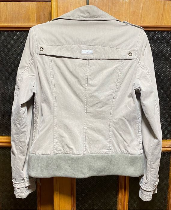 Куртка женская ветровка