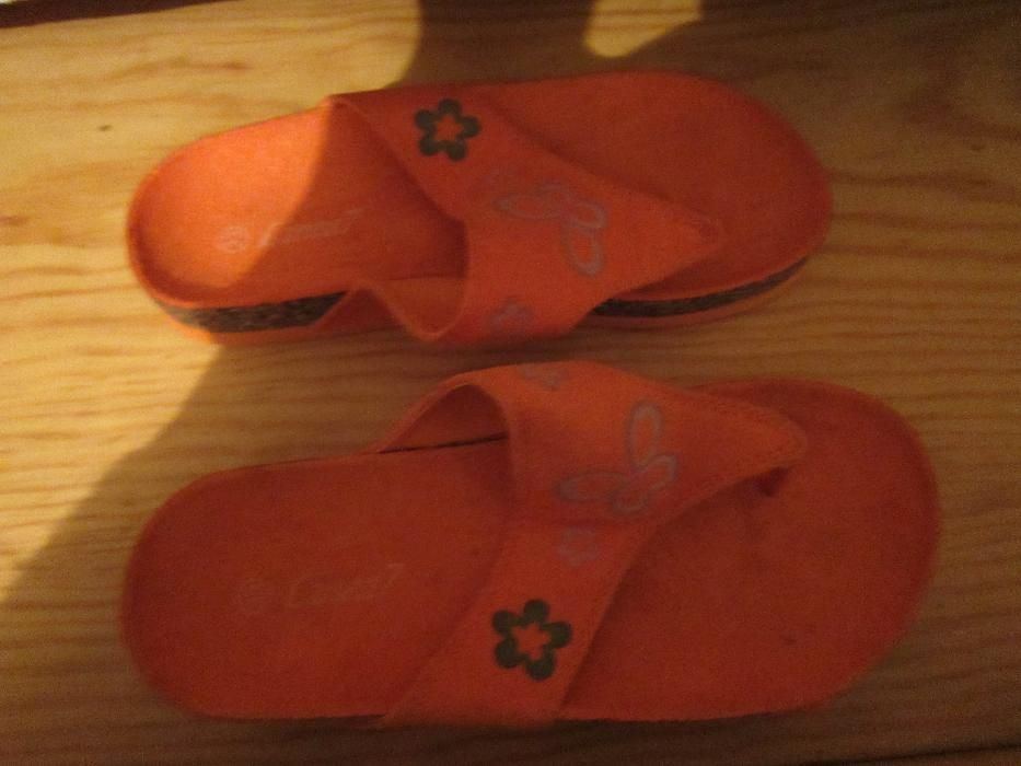 Chinelos em pele de dedos de menina laranjas linea 7 Tamanho 33 NOVOS