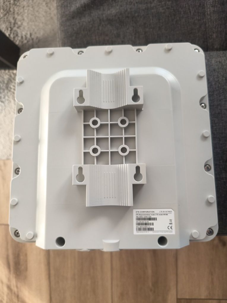 Router bezprzewodowy z anteną ZTE MF258