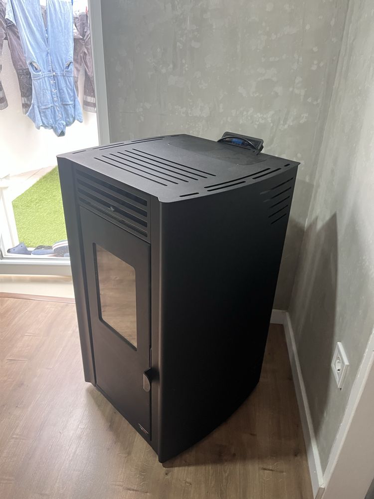 Salamandra a pellets FIRST PRETO 8KW