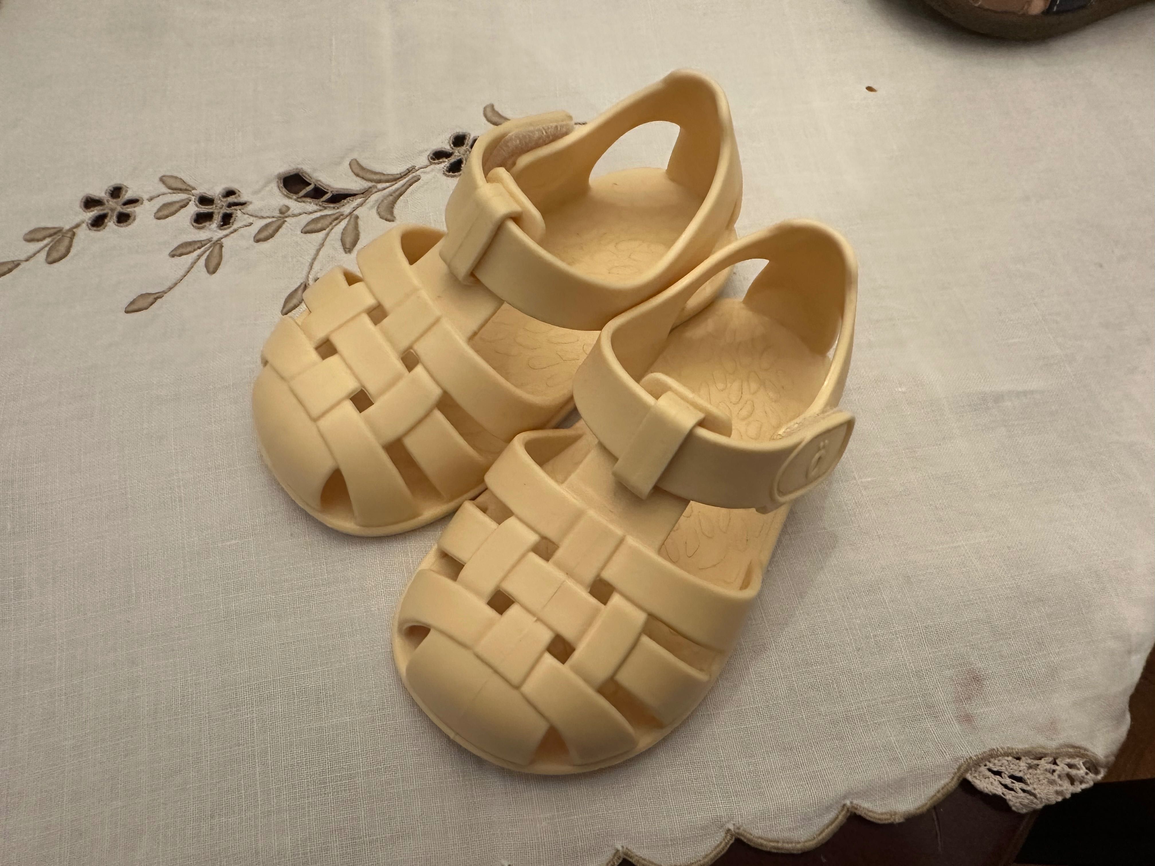 Vendo sapatos bebé menino
