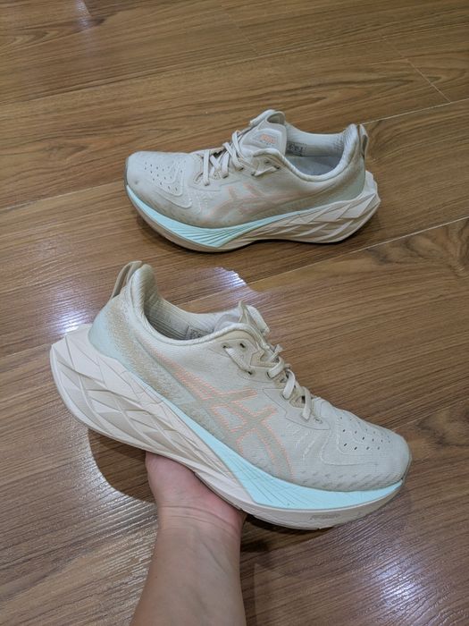 Кросівки жіночі ASICS