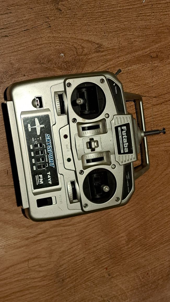 Aparatura Futaba t4yf, nadajnik 72mhz
