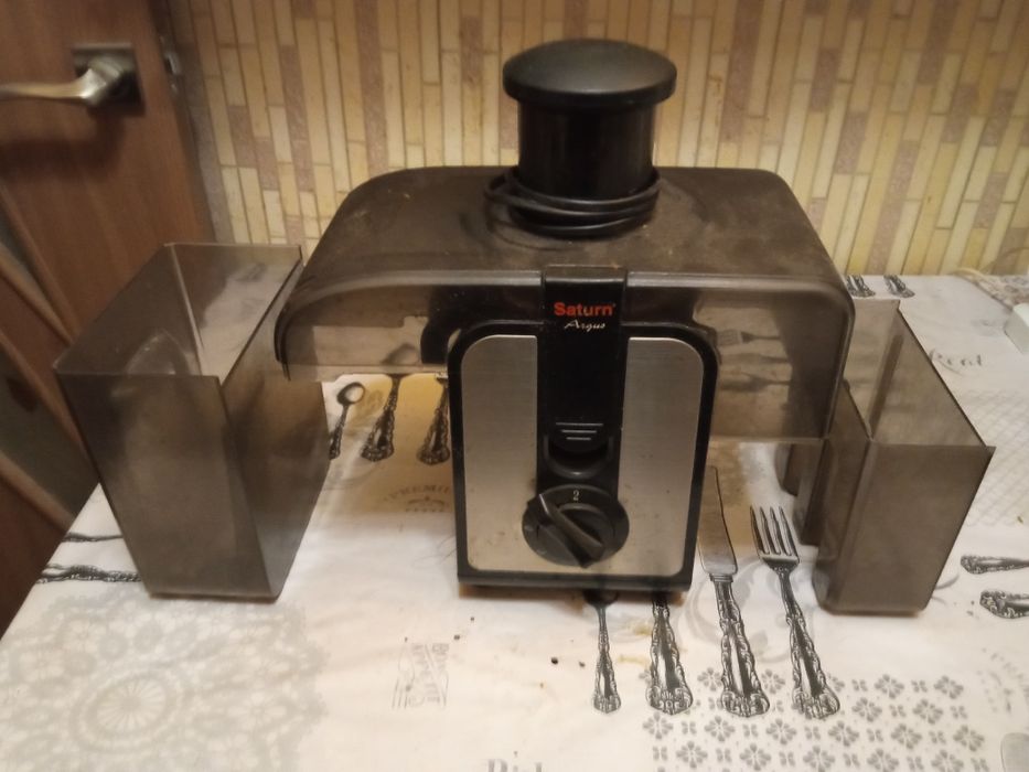 Соковыжималка электрическая "Saturn" ST-FP8057 (400Вт.).