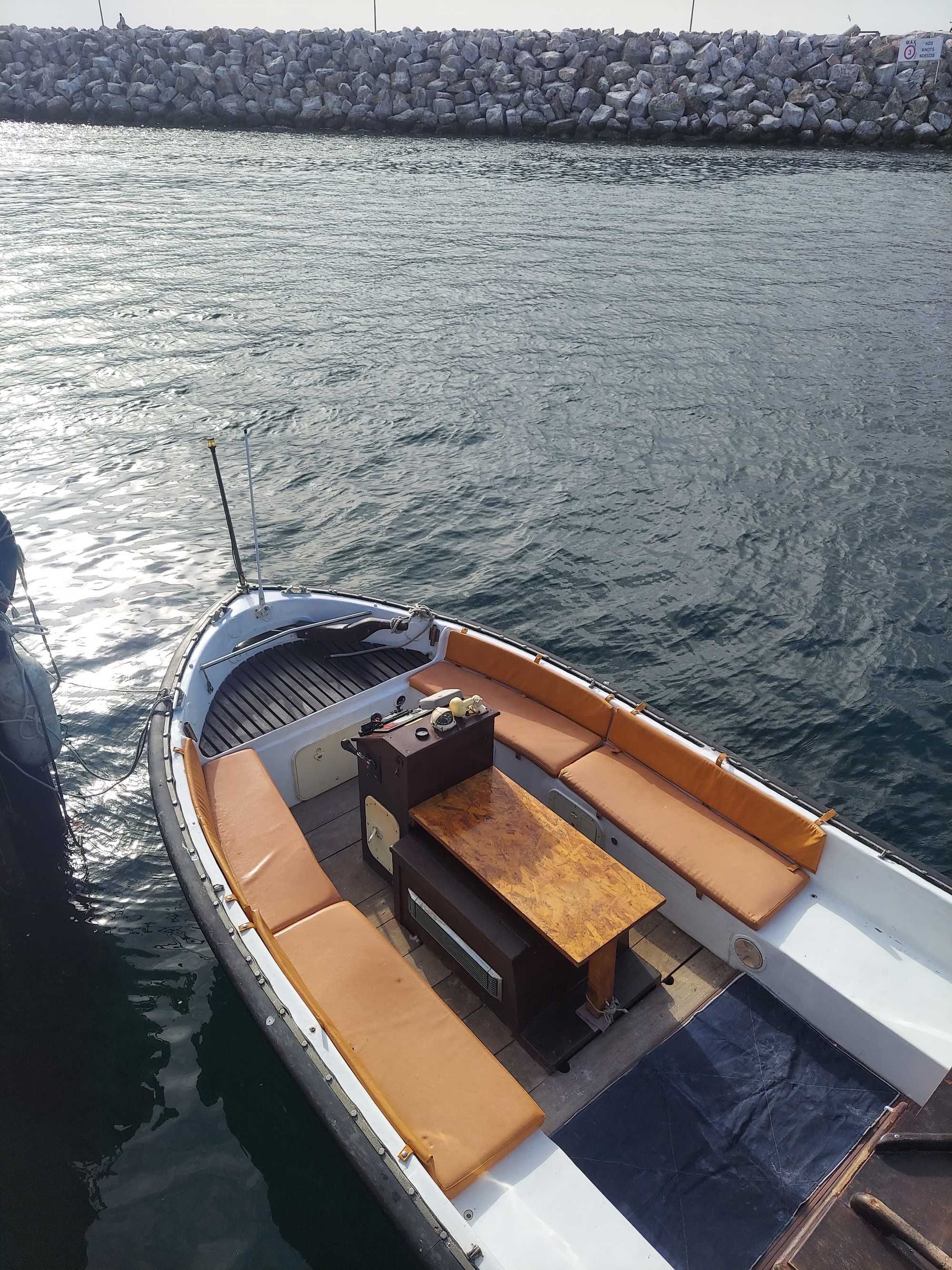 Barco bonito para passeios , palamenta completa e pronto a navegar!