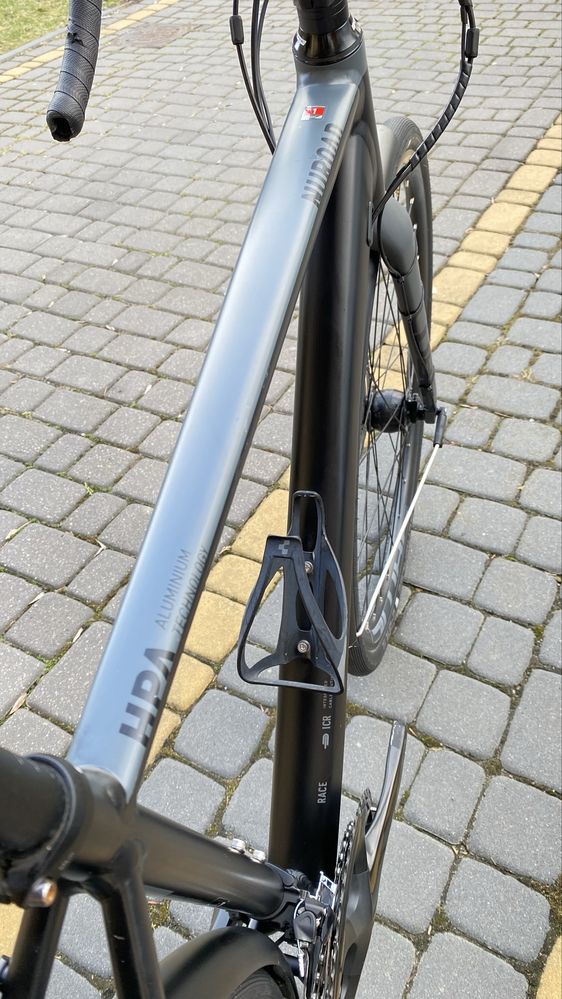Grawel Cube nuroad race fe na 105 rama M polecam