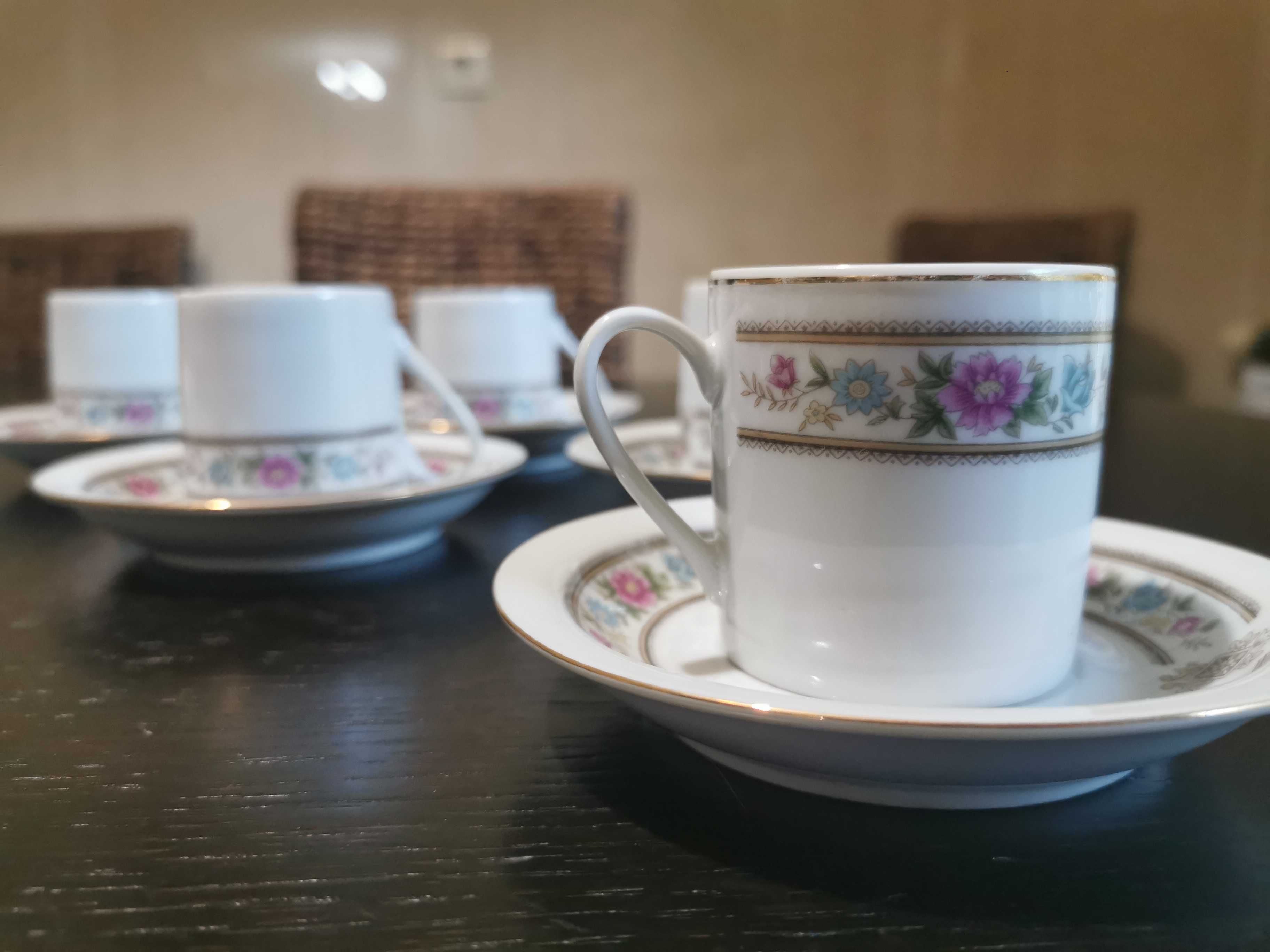 Conjunto de chávenas de cafe