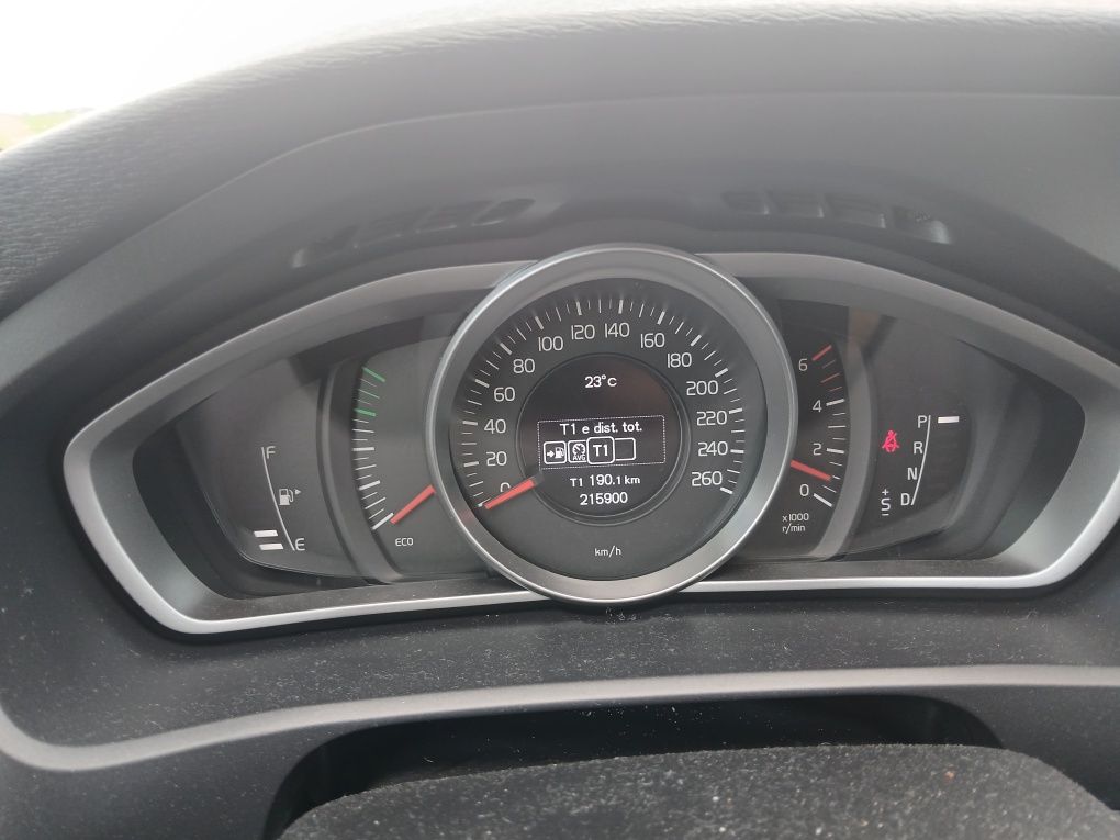Volvo v40 2.0d. Automat.