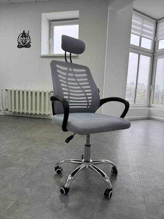 Офісний стілець.