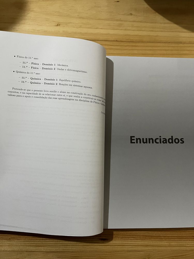 Livro Física e Química A - Preparação para Exames Nacionais