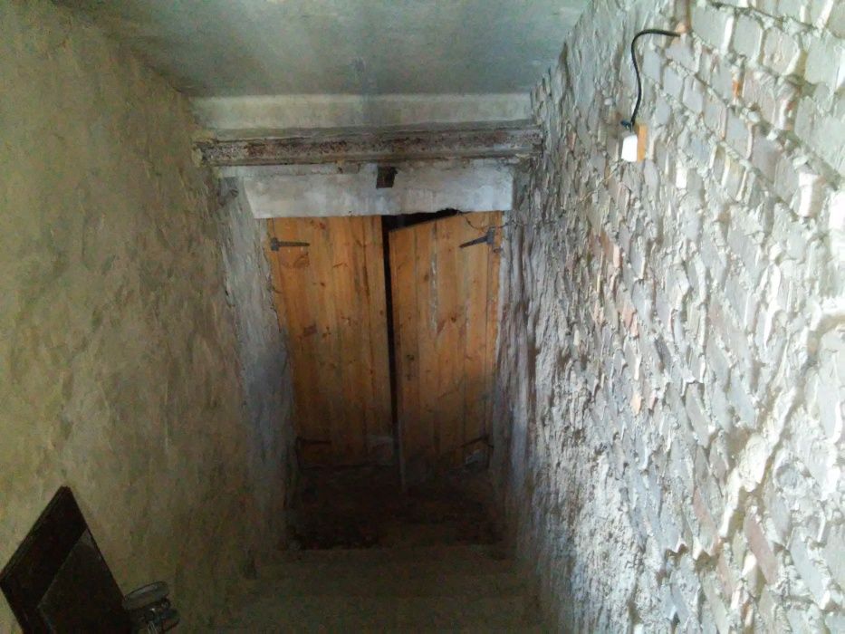Продаж ангару з підвалом та офісним приміщенням (462 кв.м)